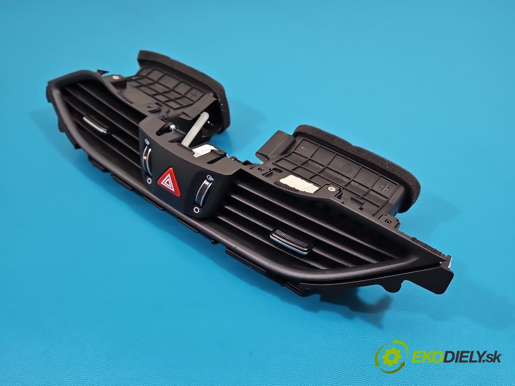 Hyundai I30 III 2016- 1.5 DPI 16V 110 HP manual 80.9 kW 1498 cm3 5- Mřížka: kúrenia stredová  (Mriežka kúrenia (fukár))