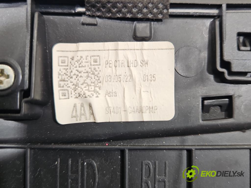 Hyundai I30 III 2016- 1.5 DPI 16V 110 HP manual 80.9 kW 1498 cm3 5- Mřížka: kúrenia stredová  (Mriežka kúrenia (fukár))