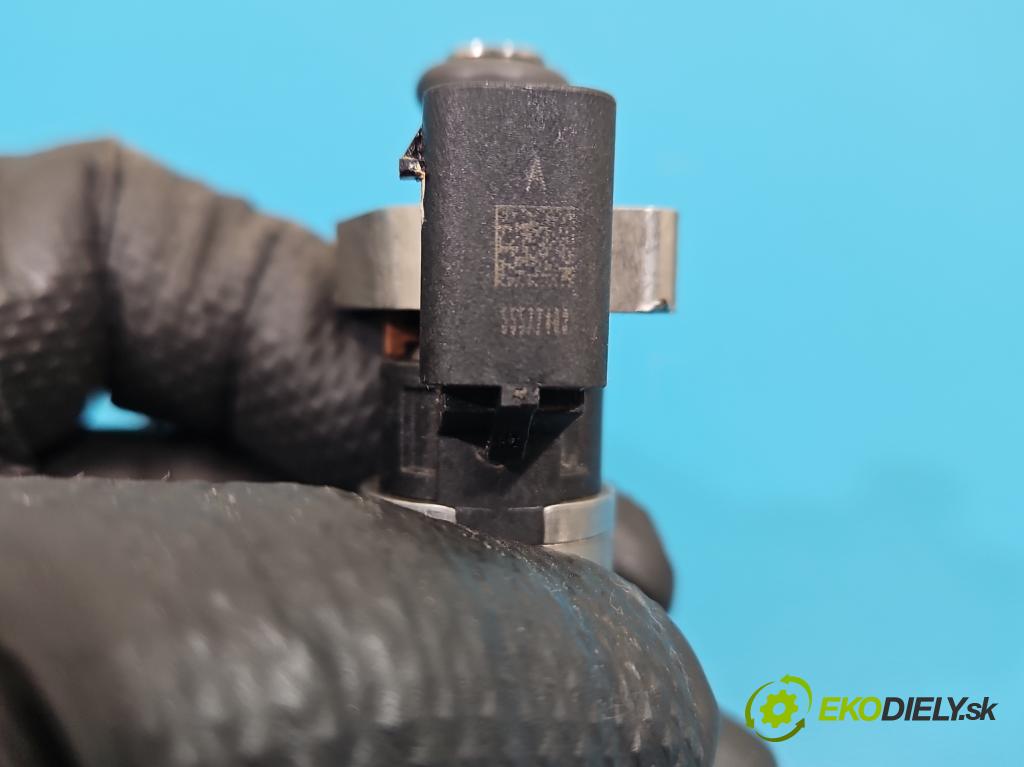 Opel Astra V  2015-2022 1.4 T 125 hp manual 92 kW 1399 cm3 5- vstřikovač 55577403 (Vstřikovač paliva)