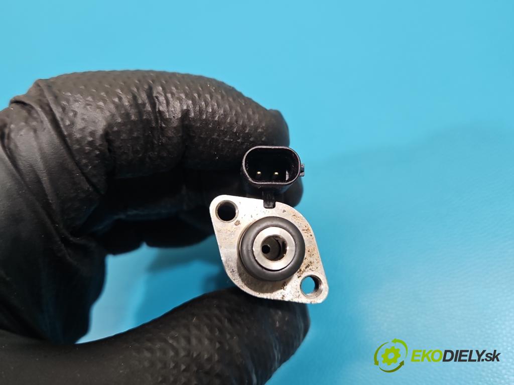 Opel Astra V  2015-2022 1.4 T 125 hp manual 92 kW 1399 cm3 5- vstřikovač 55577403 (Vstřikovač paliva)