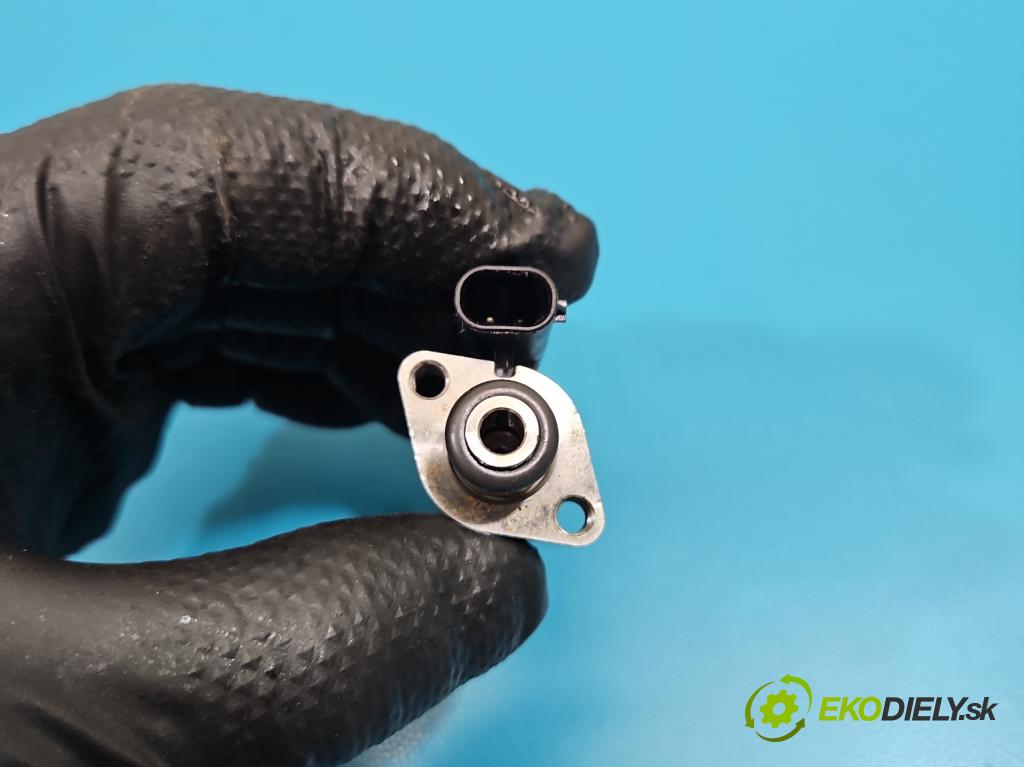 Opel Astra V  2015-2022 1.4 T 125 hp manual 92 kW 1399 cm3 5- vstřikovač 55577403 (Vstřikovač paliva)