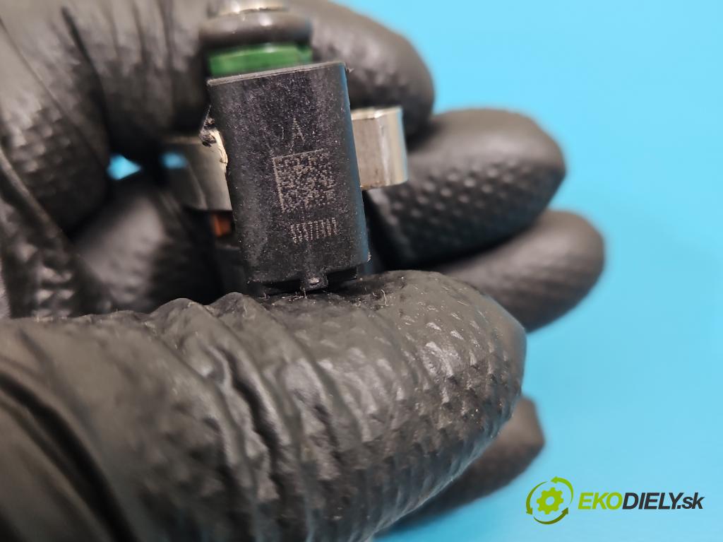 Opel Astra V  2015-2022 1.4 T 125 hp manual 92 kW 1399 cm3 5- vstřikovač 55577403 (Vstřikovač paliva)