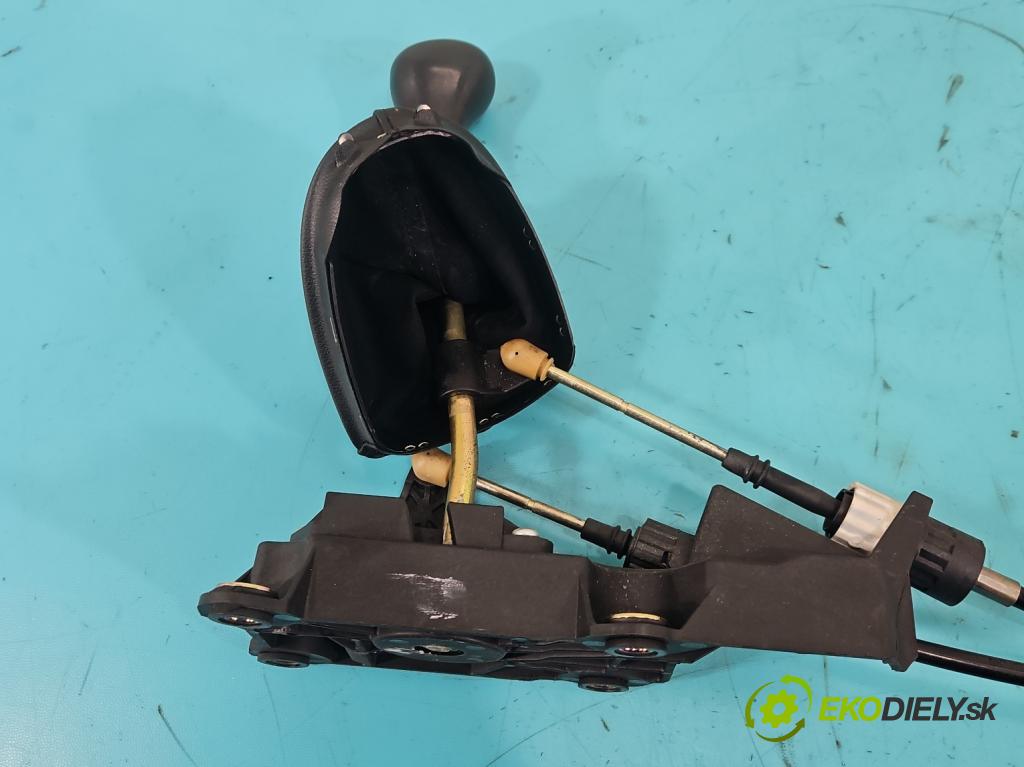 Ford Focus Mk1 1998-2004 1.6 16v 101 HP manual 74 kW 1596 cm3 5- Páka: Změny: stupeň,rýchlosť  (Rýchlostná páka (kulisa))