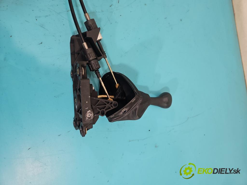 Ford Focus Mk1 1998-2004 1.6 16v 101 HP manual 74 kW 1596 cm3 5- Páka: Změny: stupeň,rýchlosť  (Rýchlostná páka (kulisa))