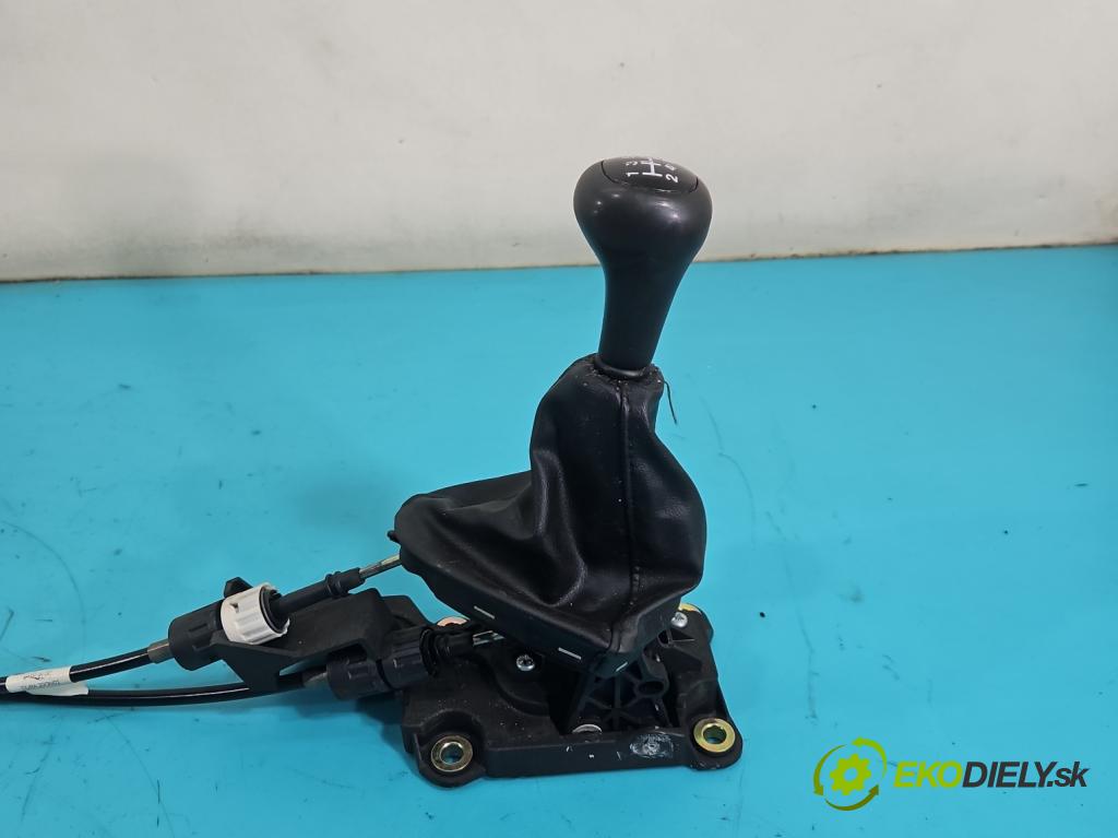 Ford Focus Mk1 1998-2004 1.6 16v 101 HP manual 74 kW 1596 cm3 5- Páka: Změny: stupeň,rýchlosť  (Rýchlostná páka (kulisa))