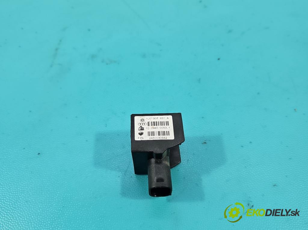 Audi A3 8L 1996-2003 1.6 sr 102 hp manual 75 kW 1595 cm3 3- snímač ESP 1J0907651A