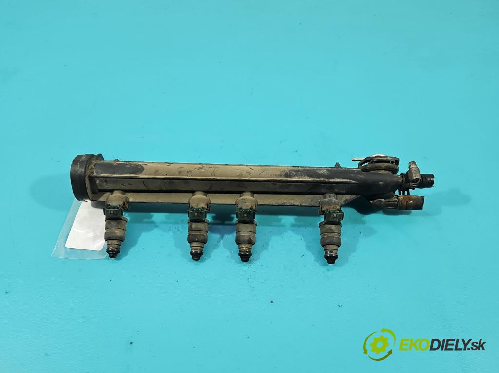 Audi A3 8L 1996-2003 1.6 sr 102 HP manual 75 kW 1595 cm3 3- vstrek 06A133317A (Vstrekovač paliva)