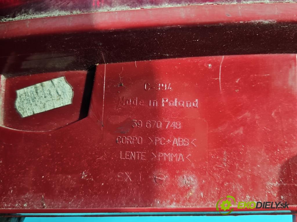 Fiat Seicento 0.9 39 HP manual 29 kW 899 cm3 3- svetlo / reflektor zadné ľavé  (Kľučka dverí ostatné)