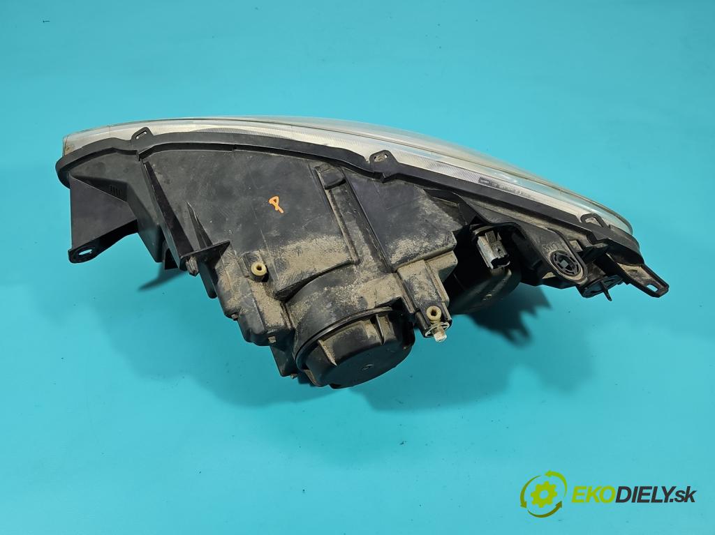 Peugeot 807 2002-2014 2.0 16V 140 HP manual 103 kW 1997 cm3 5- Reflektor: pravý  (Svetlo predné pravé)