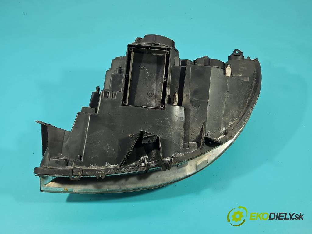 Peugeot 807 2002-2014 2.0 16V 140 HP manual 103 kW 1997 cm3 5- Reflektor: pravý  (Svetlo predné pravé)