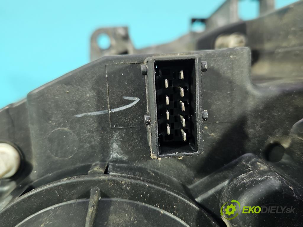 Peugeot 807 2002-2014 2.0 16V 140 HP manual 103 kW 1997 cm3 5- Reflektor: pravý  (Svetlo predné pravé)