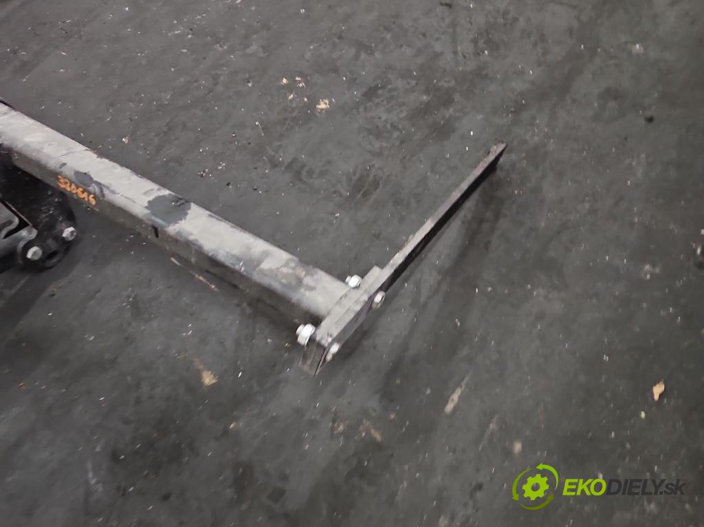 Ford Focus Mk3 2010-2018 1.6 16v 105 hp manual 77 kW 1596 cm3 5- oko tažné  (Tažné zařízení)