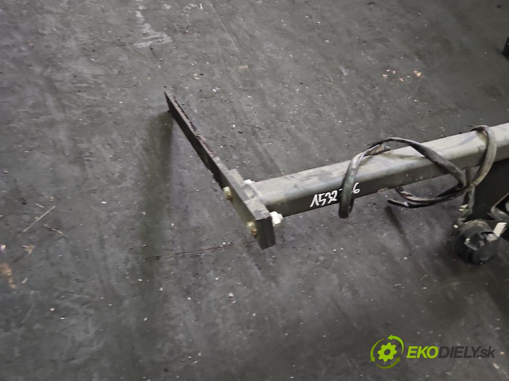 Ford Focus Mk3 2010-2018 1.6 16v 105 hp manual 77 kW 1596 cm3 5- oko tažné  (Tažné zařízení)