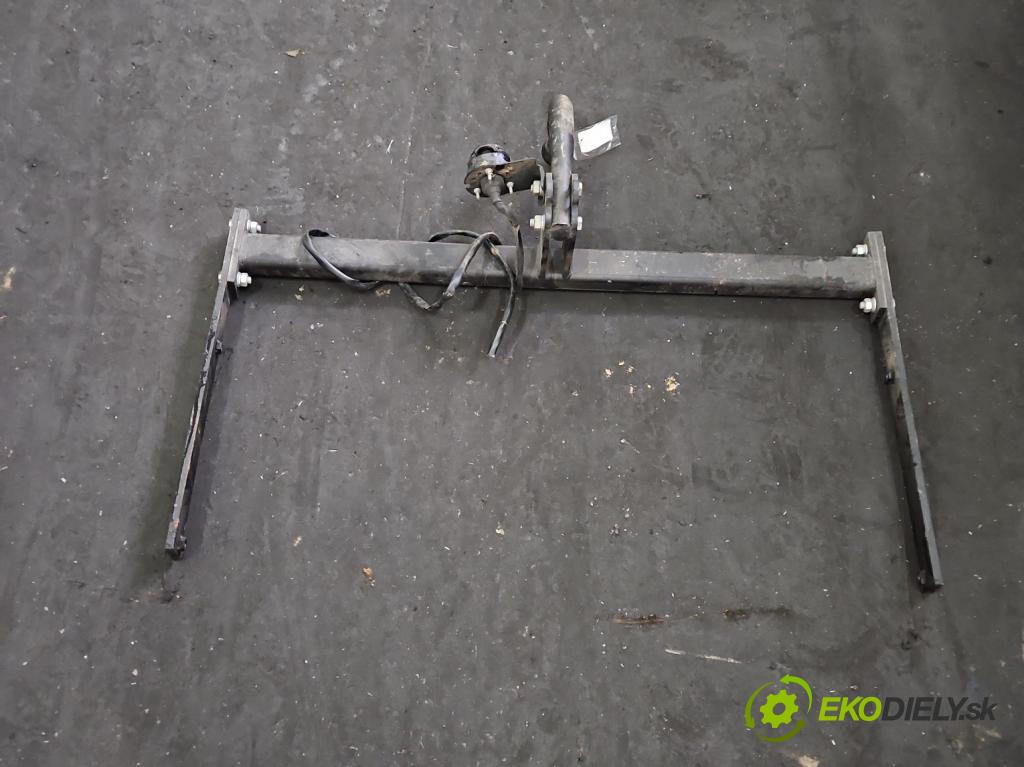 Ford Focus Mk3 2010-2018 1.6 16v 105 hp manual 77 kW 1596 cm3 5- oko tažné  (Tažné zařízení)