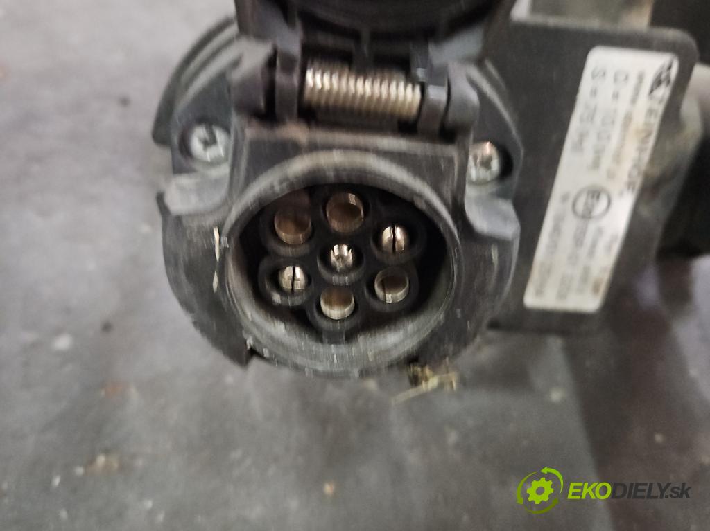 Ford Focus Mk3 2010-2018 1.6 16v 105 hp manual 77 kW 1596 cm3 5- oko tažné  (Tažné zařízení)