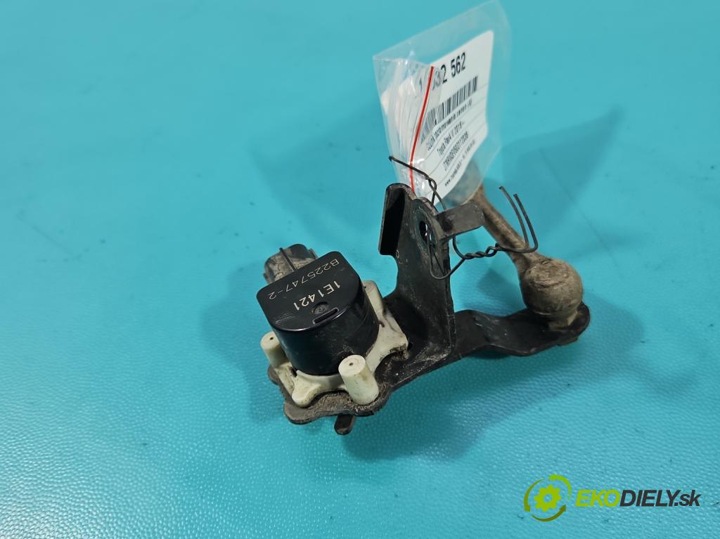 Toyota Rav4 V 2018- 2.5 hybrid 178HP: automatic 131 kW 2487 cm3 5- snímač nastavenia xenon B225747-2 (Snímač)