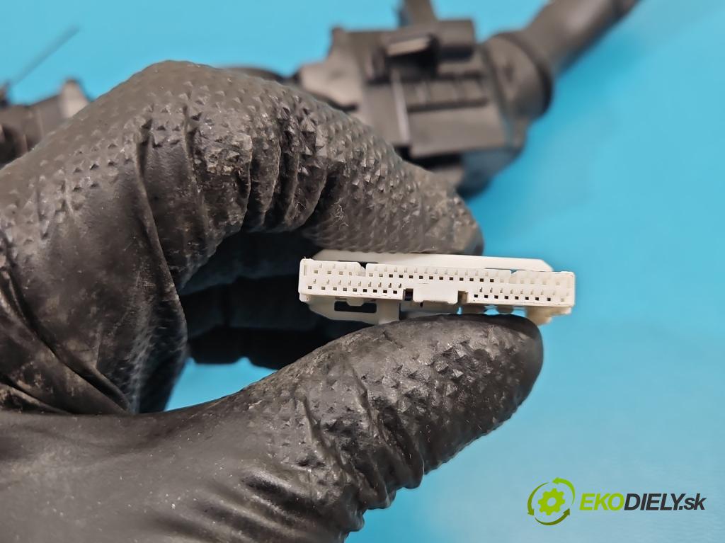 Toyota Rav4 V 2018- 2.5 hybrid 178HP: automatic 131 kW 2487 cm3 5- prepínač komplex: 42200-17L021 (Prepínacie páčky pod volantom)