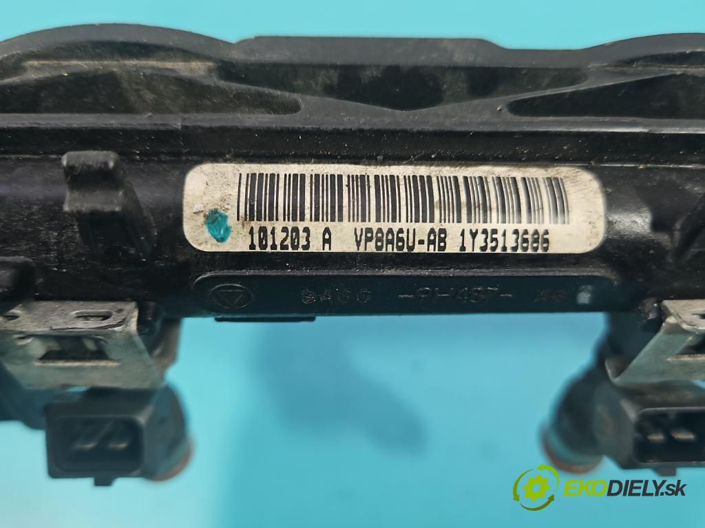 Ford Focus Mk3 2010-2018 1.6 16v 105 hp manual 77 kW 1596 cm3 5- vstřikovač 0280158207 (Vstřikovač paliva)