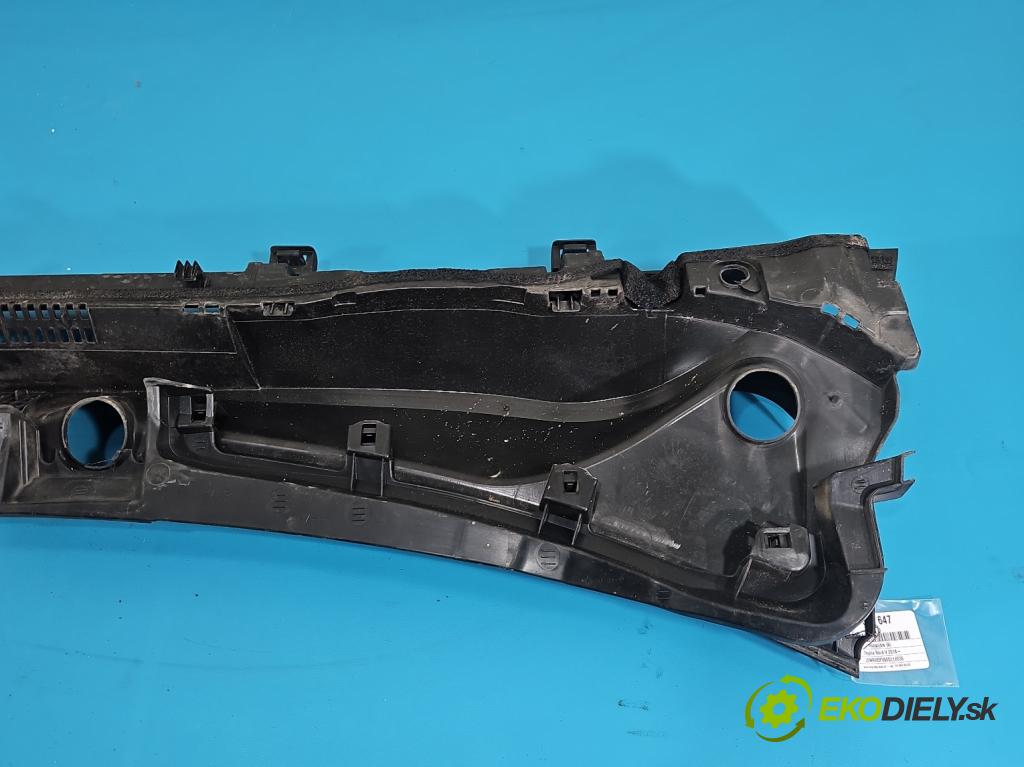 Toyota Rav4 V 2018- 2.5 hybrid 178KM automatic 131 kW 2487 cm3 5- torpédo 55708-42230 (Plast pod čelním sklem)