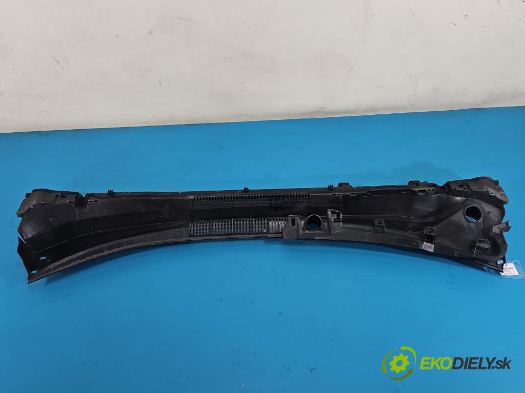 Toyota Rav4 V 2018- 2.5 hybrid 178KM automatic 131 kW 2487 cm3 5- torpédo 55708-42230 (Plast pod čelním sklem)