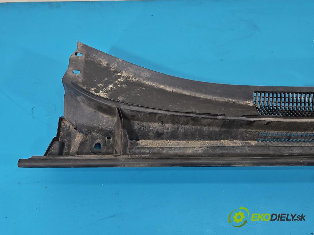 Toyota Rav4 V 2018- 2.5 hybrid 178KM automatic 131 kW 2487 cm3 5- torpédo 55708-42230 (Plast pod čelním sklem)