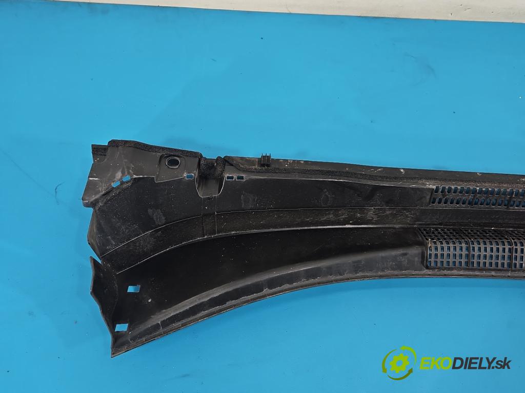 Toyota Rav4 V 2018- 2.5 hybrid 178KM automatic 131 kW 2487 cm3 5- torpédo 55708-42230 (Plast pod čelním sklem)