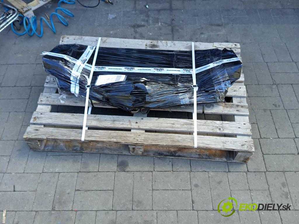 Toyota Rav4 V 2018- 2.5 hybrid 178HP: automatic 131 kW 2487 cm3 5- Hák: vlečení:  (Ťažné zariadenie)