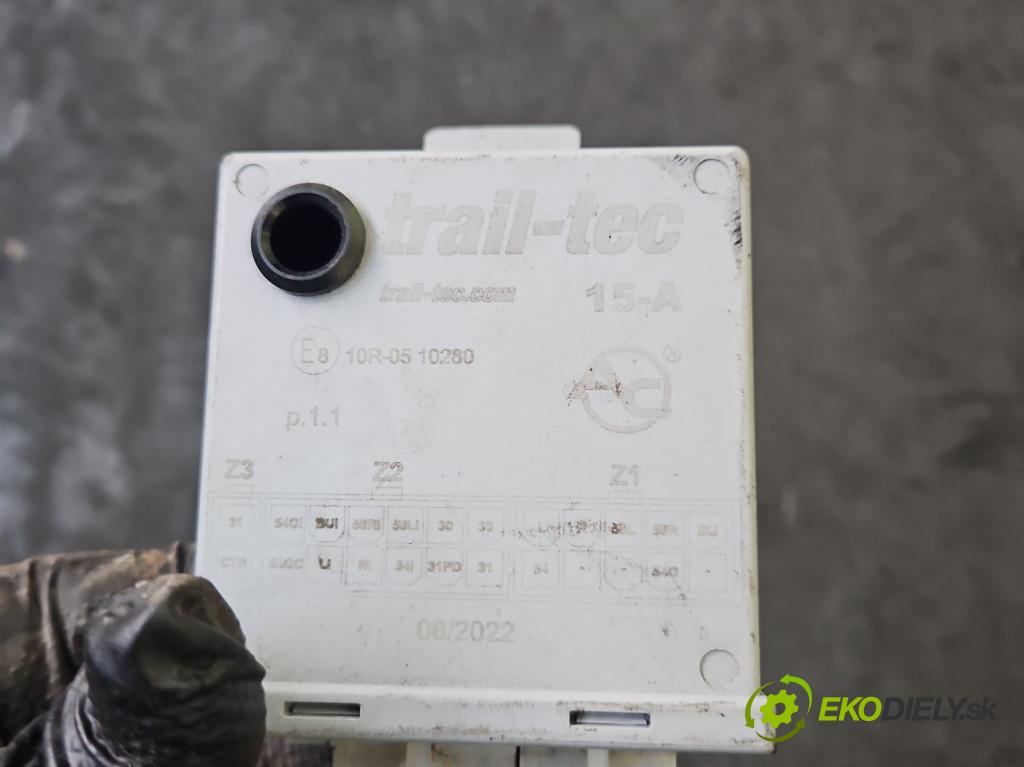 Toyota Rav4 V 2018- 2.5 hybrid 178KM automatic 131 kW 2487 cm3 5- oko tažné  (Tažné zařízení)