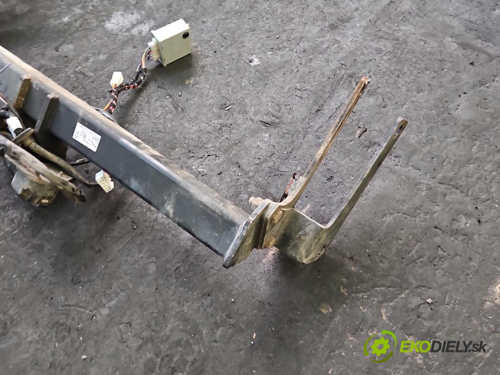 Toyota Rav4 V 2018- 2.5 hybrid 178KM automatic 131 kW 2487 cm3 5- oko tažné  (Tažné zařízení)