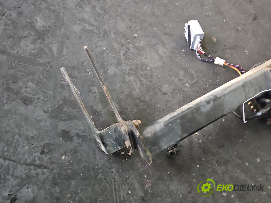 Toyota Rav4 V 2018- 2.5 hybrid 178KM automatic 131 kW 2487 cm3 5- oko tažné  (Tažné zařízení)