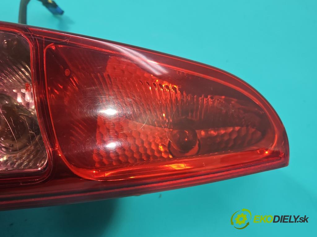 Peugeot 807 2002-2014 2.0 16V 140 HP manual 103 kW 1997 cm3 5- svetlo / reflektor zadné pravé  (Kľučka dverí ostatné)