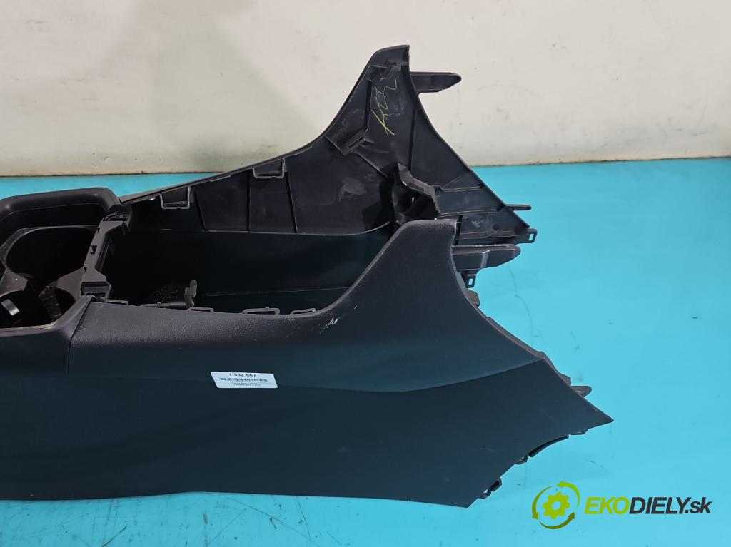 Toyota Rav4 V 2018- 2.5 hybrid 178HP: automatic 131 kW 2487 cm3 5- operadlo 58810-42010 (Lakťová opierka)