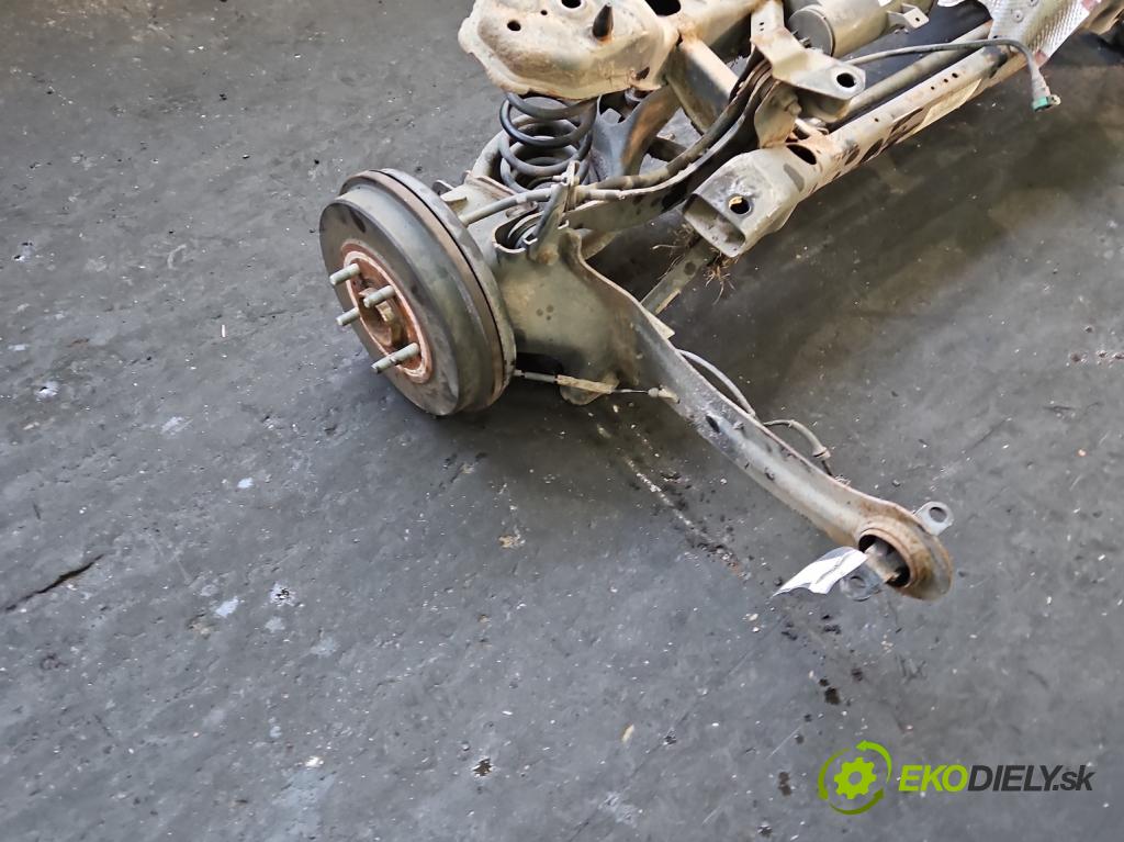 Ford Focus Mk3 2010-2018 1.6 16v 105 HP manual 77 kW 1596 cm3 5- zadna výstuha  (Výstuha zadná)