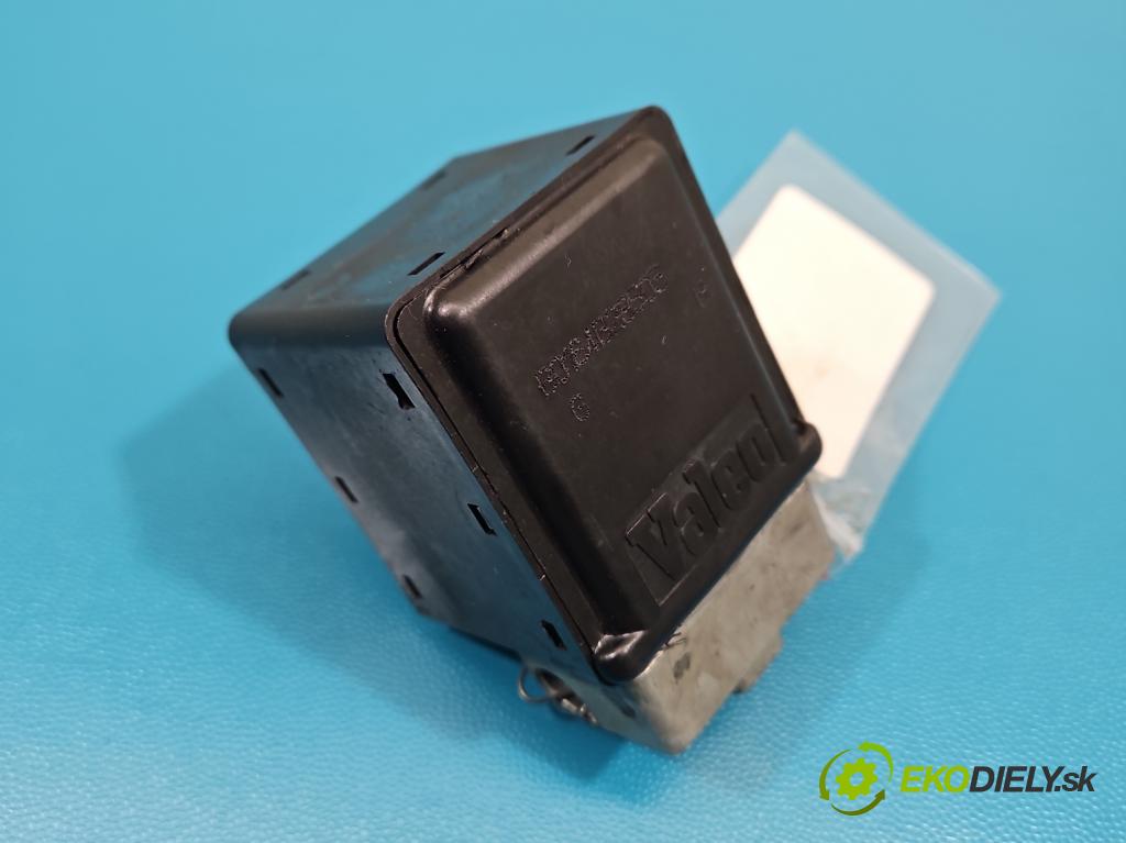 Renault Scenic II 2003-2009 1.9 dci 120 HP manual 88 kW 1870 cm3 5- Blokáda: řízení: 8200033233 (Riadenie ostatné)