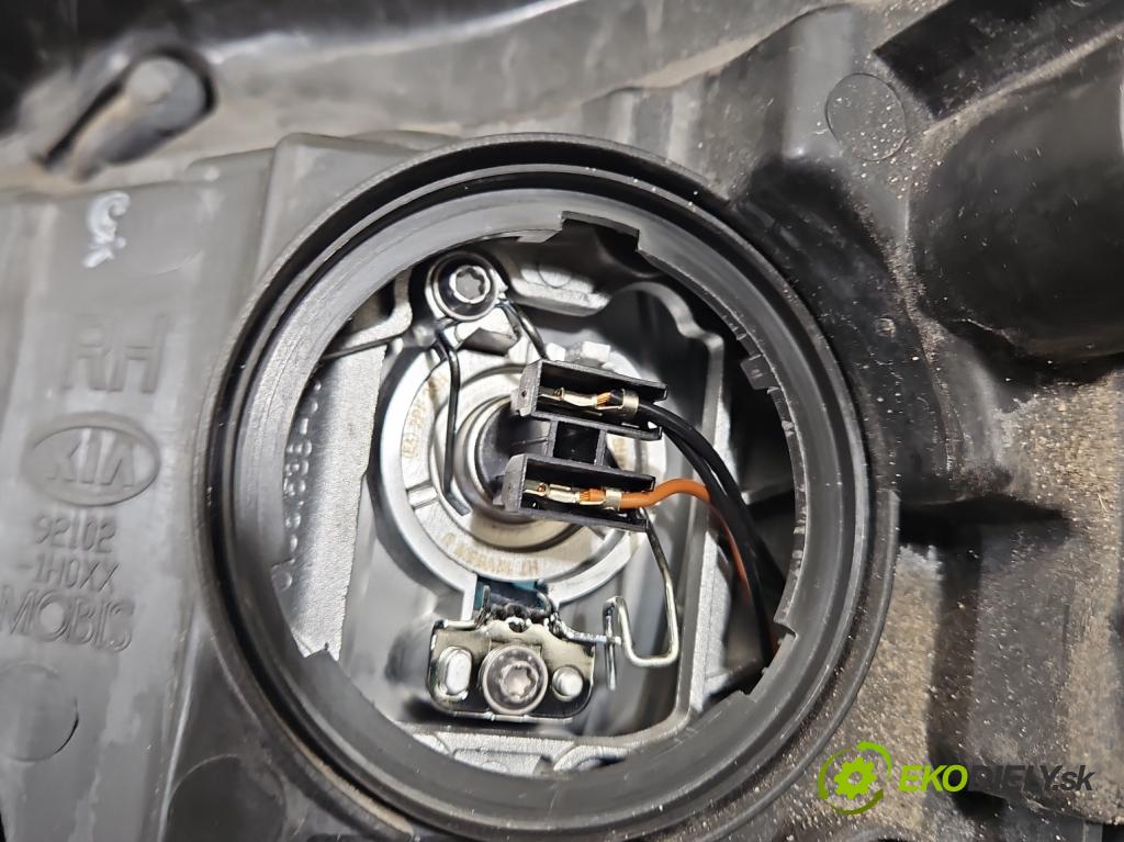 Kia Ceed I 2006-2012 1.4 16v 109 HP manual 80 kW 1396 cm3 5- Reflektor: pravý 92102-1H000 (Svetlo predné pravé)