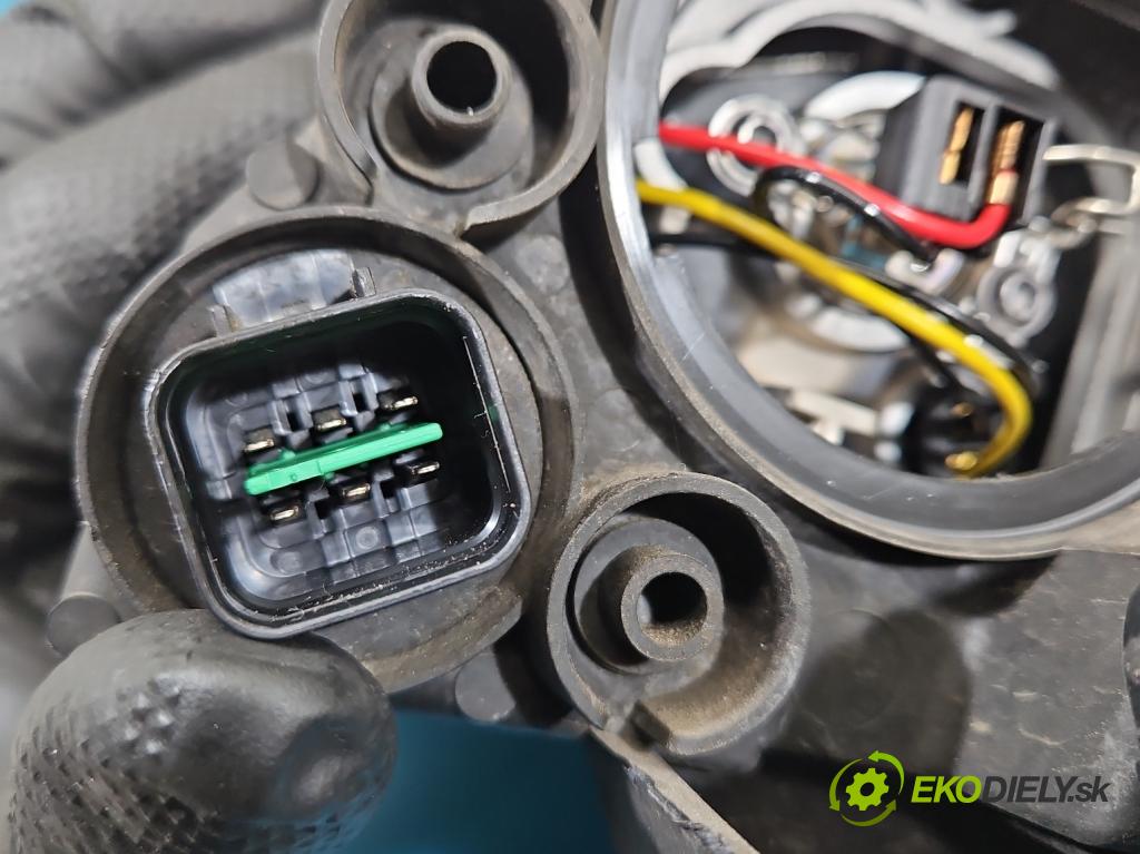 Kia Ceed I 2006-2012 1.4 16v 109 HP manual 80 kW 1396 cm3 5- Reflektor: pravý 92102-1H000 (Svetlo predné pravé)