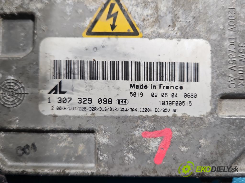 Volvo V50 2.4 20v 170 HP manual 125 kW 2435 cm3 5- střídač: xenon 1307329098 (Riadiaca jednotka xenónu)