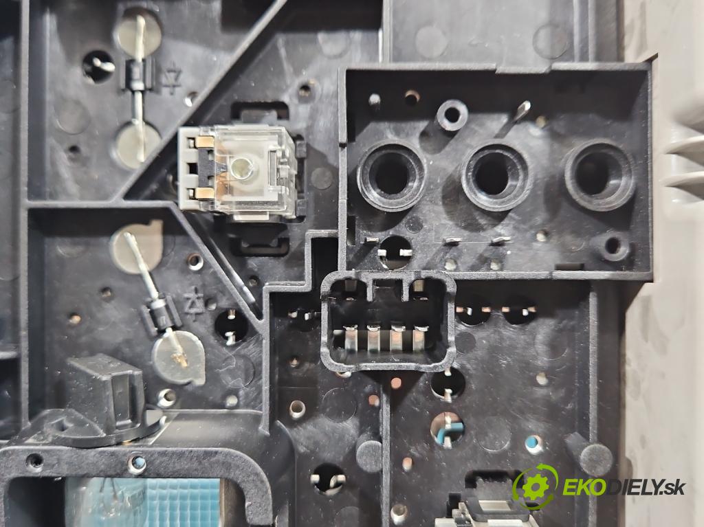 Kia Sportage III 2010-2015 1.6 GDI G4FD 135 HP manual 99 kW 1591 cm3 5- svetlo / reflektor interiéra 92800-3U000