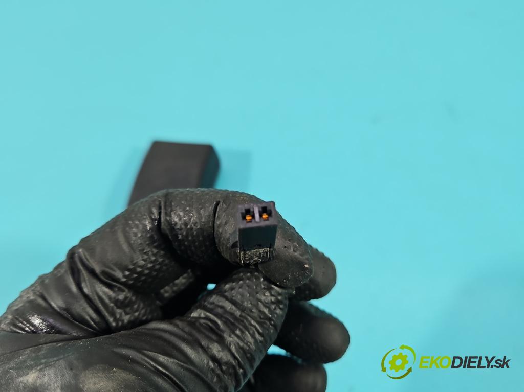 Vw Touran I 2003-2015 2.0 TDI 136hp manual 100 kW 1968 cm3 5- stěna bezpečnost přední levý