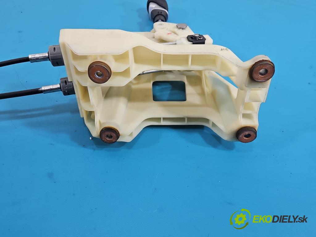 Kia Sportage III 2010-2015 1.6 GDI 135 HP manual 99 kW 1591 cm3 5- Páka: Změny: stupeň,rýchlosť 43700-3U400 (Rýchlostná páka (kulisa))