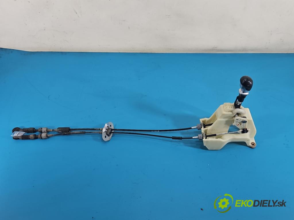 Kia Sportage III 2010-2015 1.6 GDI 135 HP manual 99 kW 1591 cm3 5- Páka: Změny: stupeň,rýchlosť 43700-3U400 (Rýchlostná páka (kulisa))