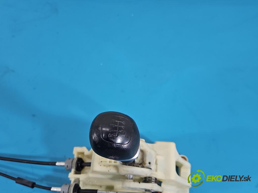 Kia Sportage III 2010-2015 1.6 GDI 135 HP manual 99 kW 1591 cm3 5- Páka: Změny: stupeň,rýchlosť 43700-3U400 (Rýchlostná páka (kulisa))