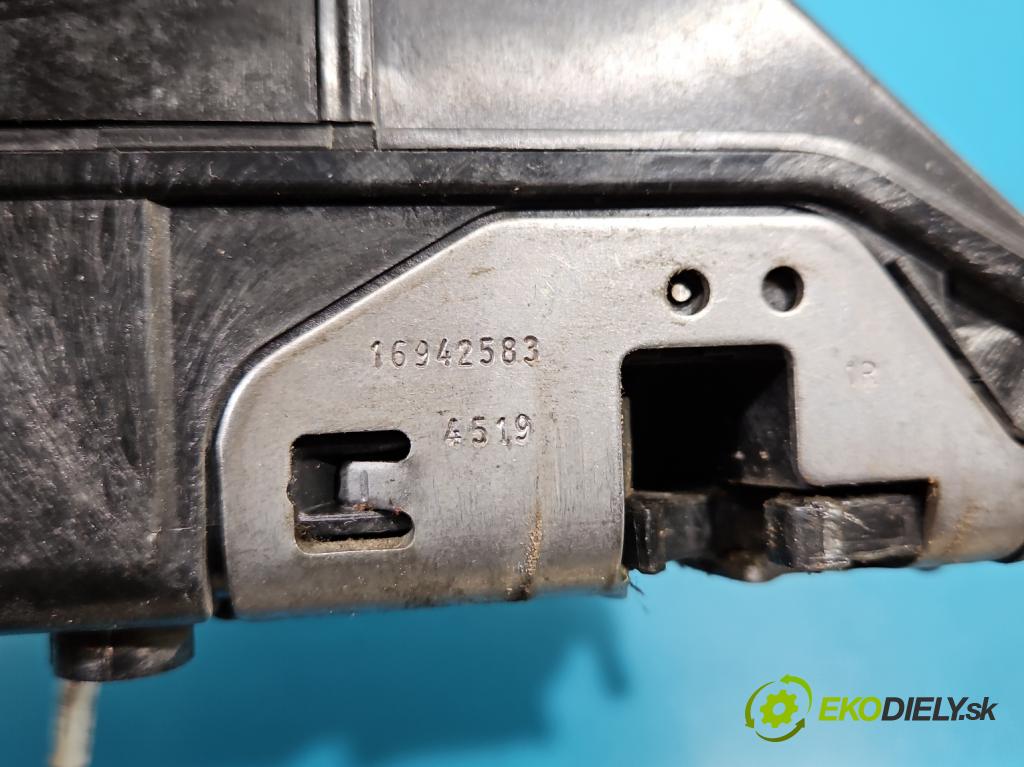 Peugeot 3008 II 2016-2023 1.6 T 300 hp automatic 221 kW 1598 cm3 5- zámek přední pravý 104237