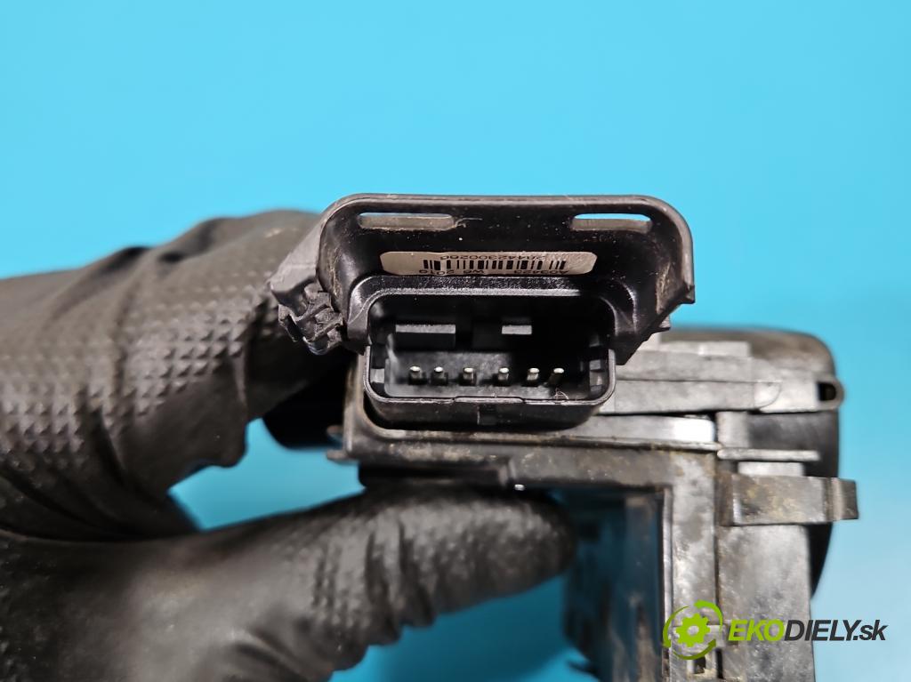 Peugeot 3008 II 2016-2023 1.6 T 300 hp automatic 221 kW 1598 cm3 5- zámek přední pravý 104237