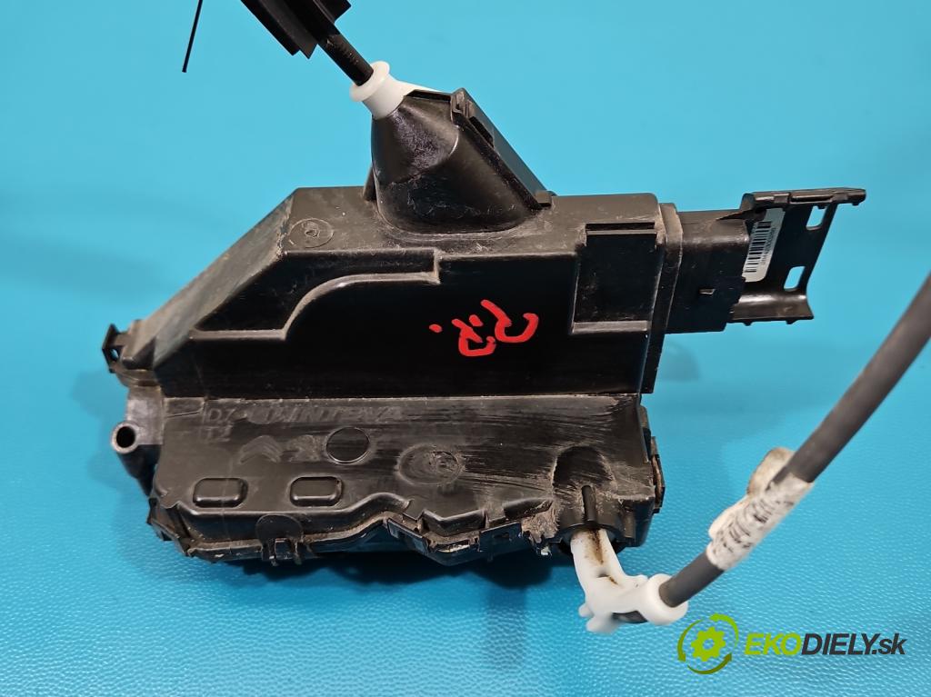 Peugeot 3008 II 2016-2023 1.6 T 300 hp automatic 221 kW 1598 cm3 5- zámek přední pravý 104237