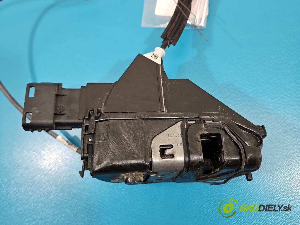 Peugeot 3008 II 2016-2023 1.6 T 300 hp automatic 221 kW 1598 cm3 5- zámek přední pravý 104237