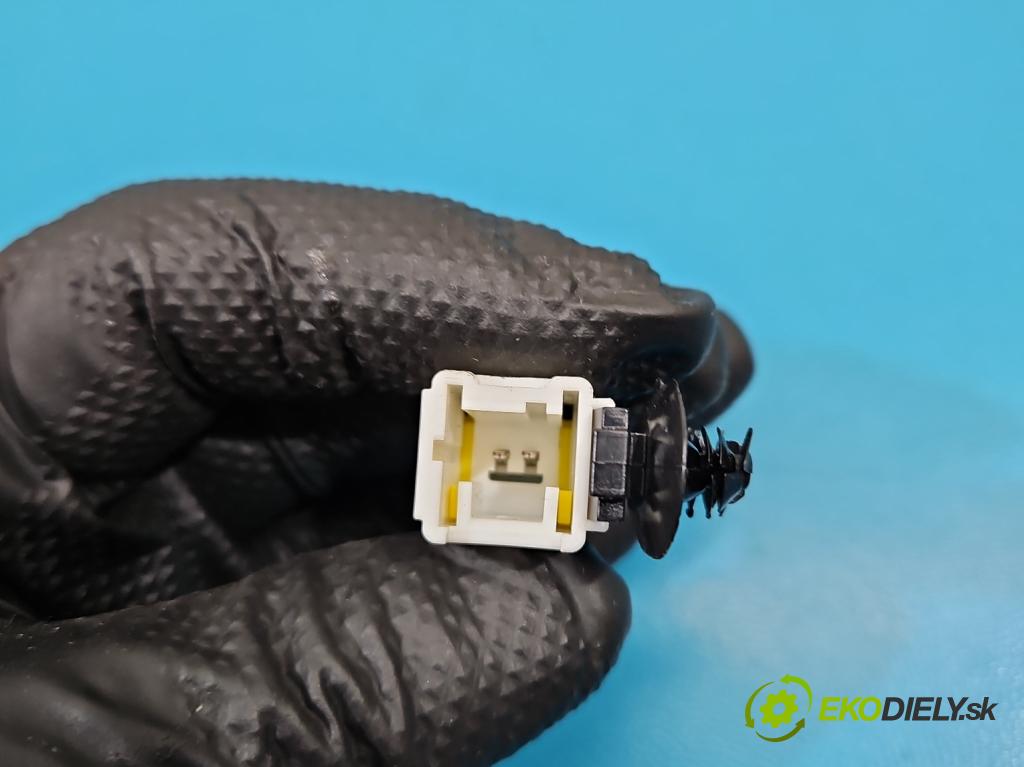 Peugeot 3008 II 2016-2023 1.6 T 300 HP automatic 221 kW 1598 cm3 5- pas bezpečnosť: predné pravý 9809502477