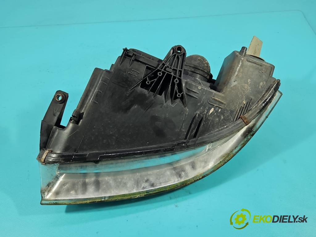 Vw Passat B5 1995-2005 1.9 tdi 131 HP manual 96 kW 1896 cm3 5- Reflektor: pravý  (Svetlo predné pravé)