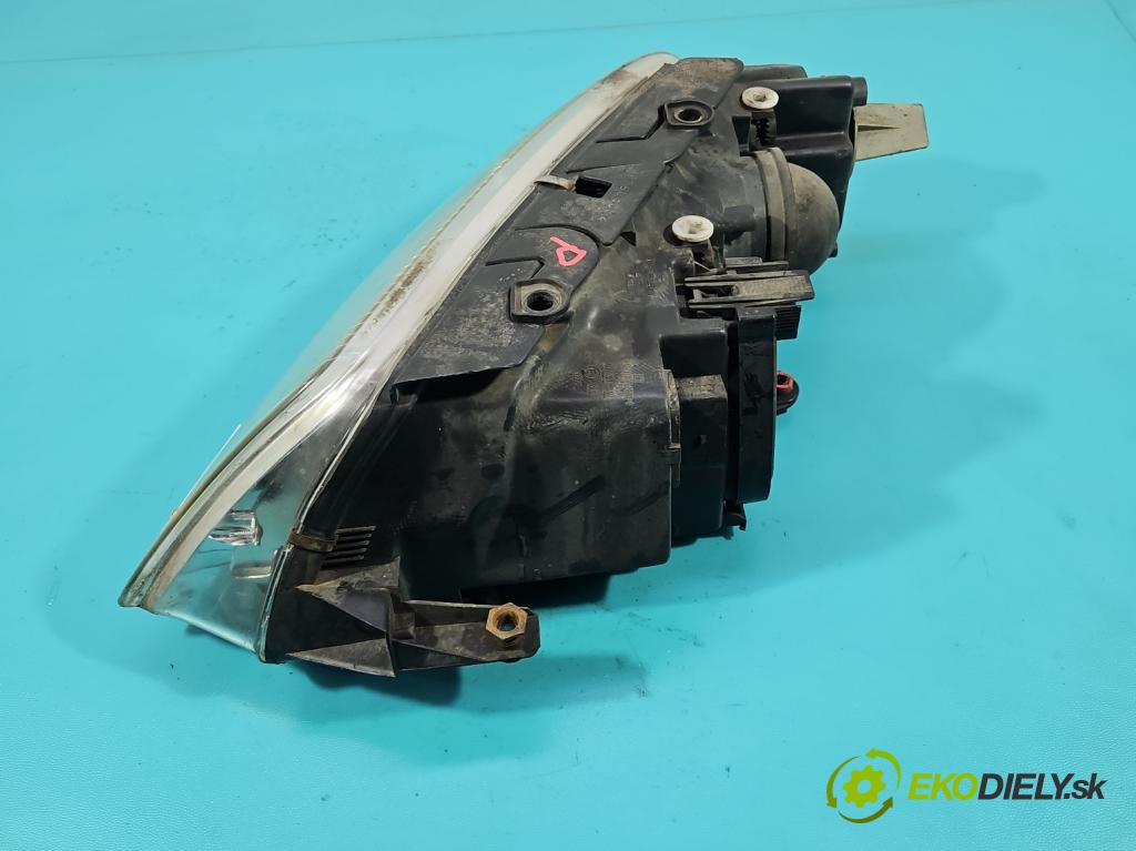 Vw Passat B5 1995-2005 1.9 tdi 131 HP manual 96 kW 1896 cm3 5- Reflektor: pravý  (Svetlo predné pravé)