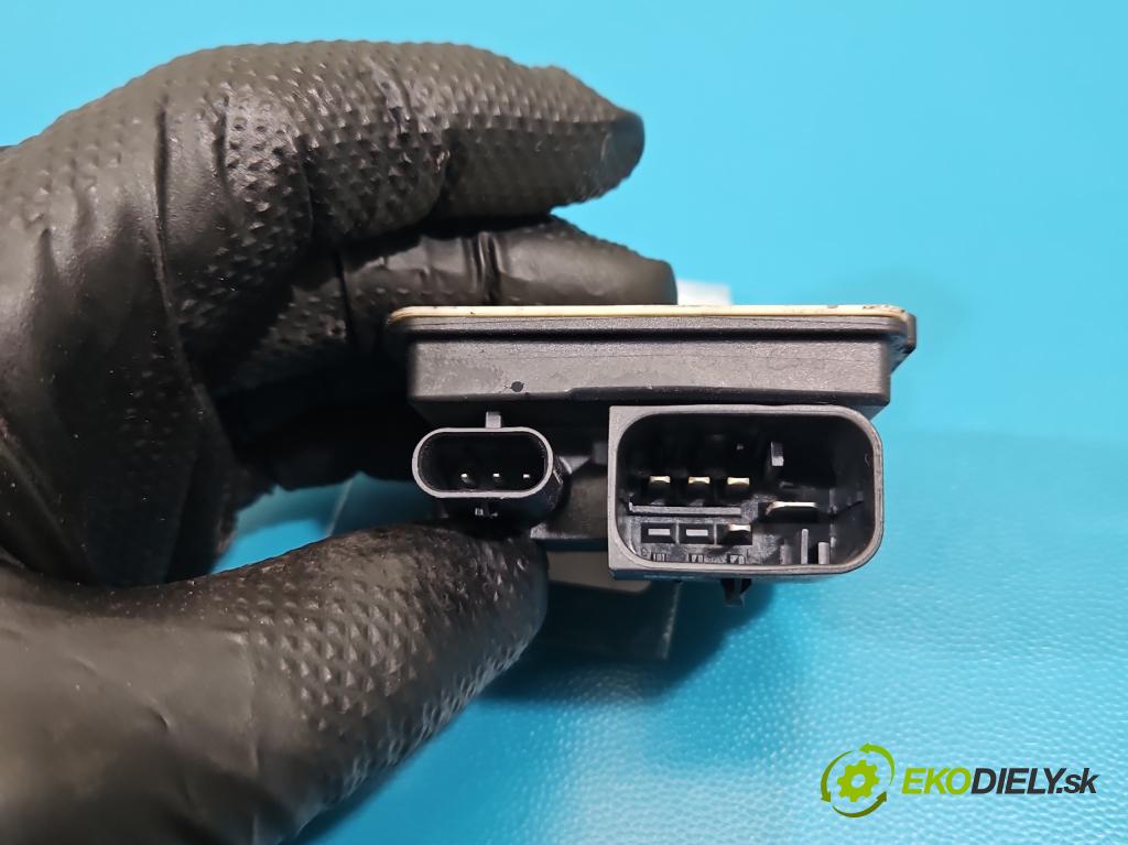 Bmw 3 F30 2011-2018 2.0d 184hp manual 135 kW 1995 cm3 5- Relé: svíčky: zařicích: 8570087 (Relé)